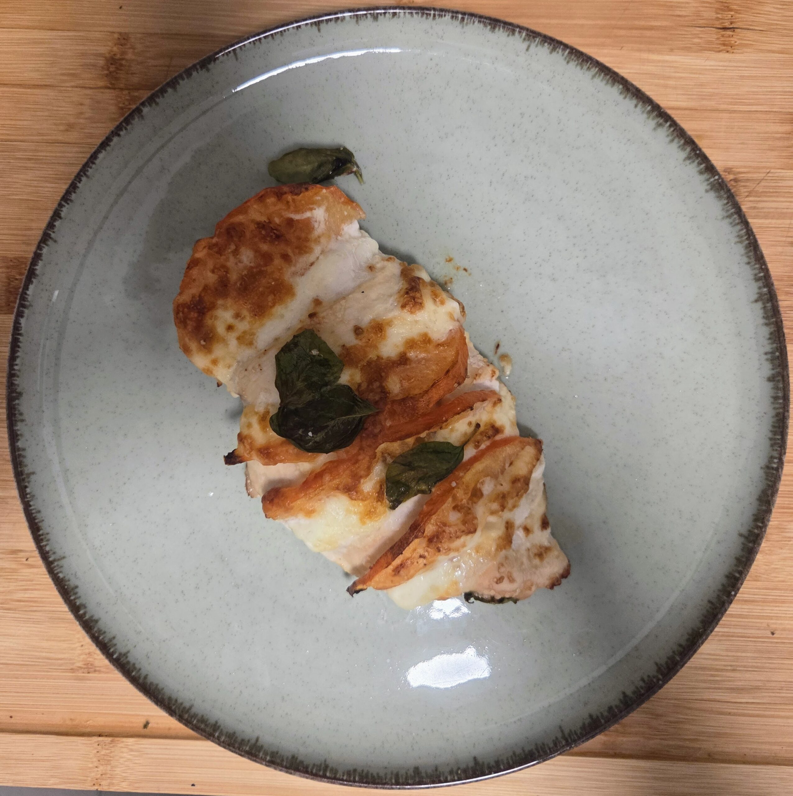 Pollo Caprese en airfryer: fácil, saludable y muy jugoso